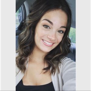 Meet your Posher, Desiree